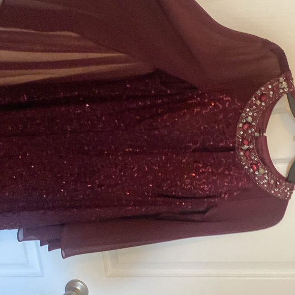 Long elegant jewel enhanced evening/ball gown. - Picture 3 of 5